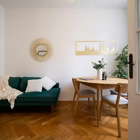 Feel Old Town & Riverside Chic 2br Spacious *
